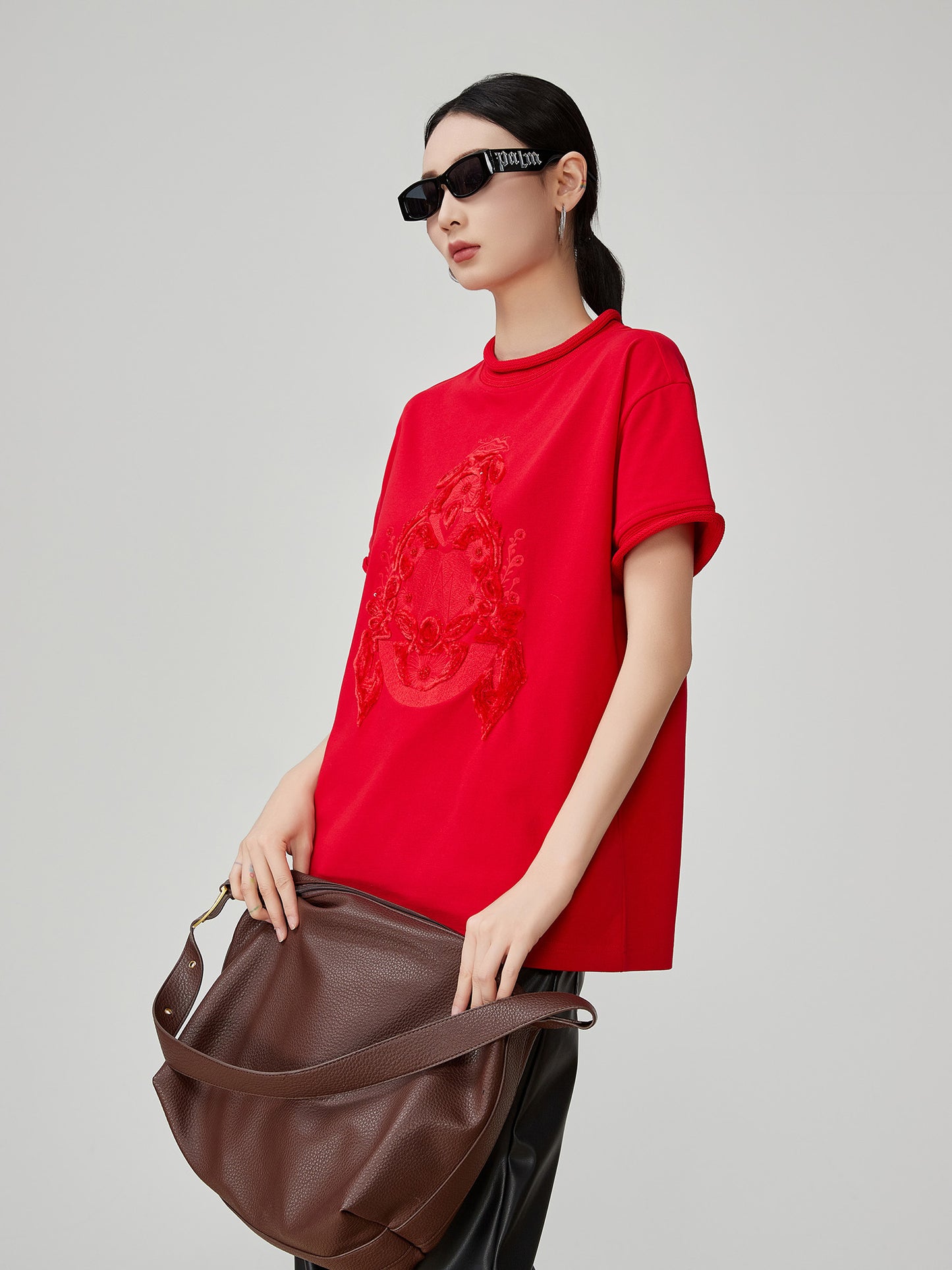 New modern Style Red Embroidery Curling Shoulder T-shirt For Women