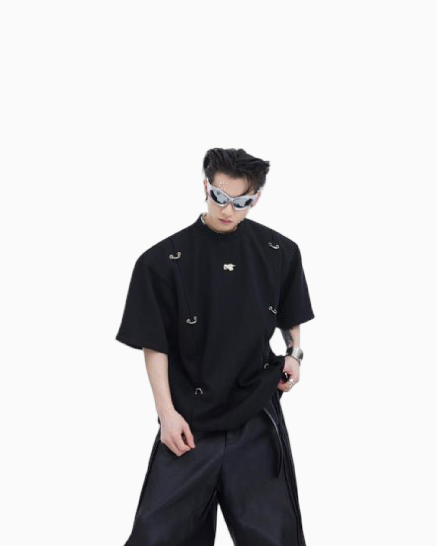 Niche Metal Embellished Padded Shoulder Round Neck T-shirt For Men