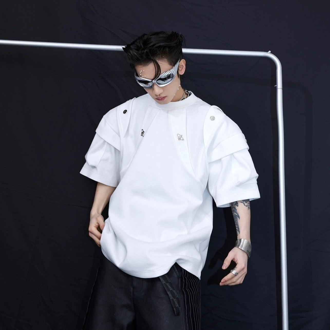 Three-dimensional Split Padded Shoulder T-shirt Metal Embellished Design Profile Heavy Short Sleeve