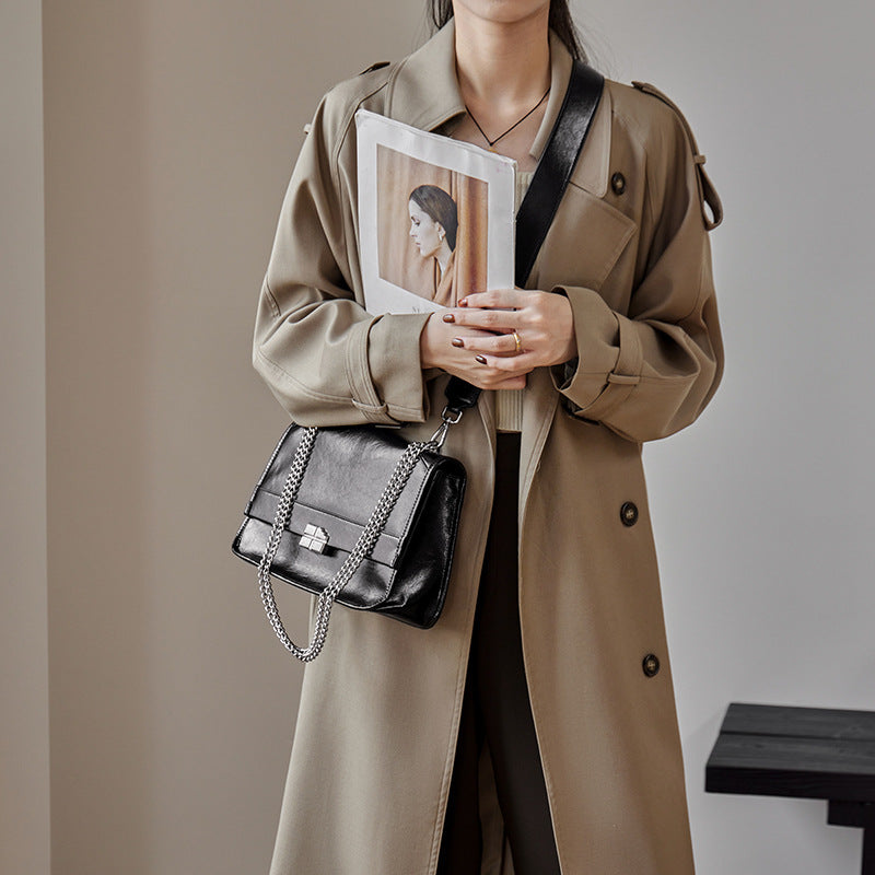 Structured Chain Shoulder Bag in Two-Layer Cowhide