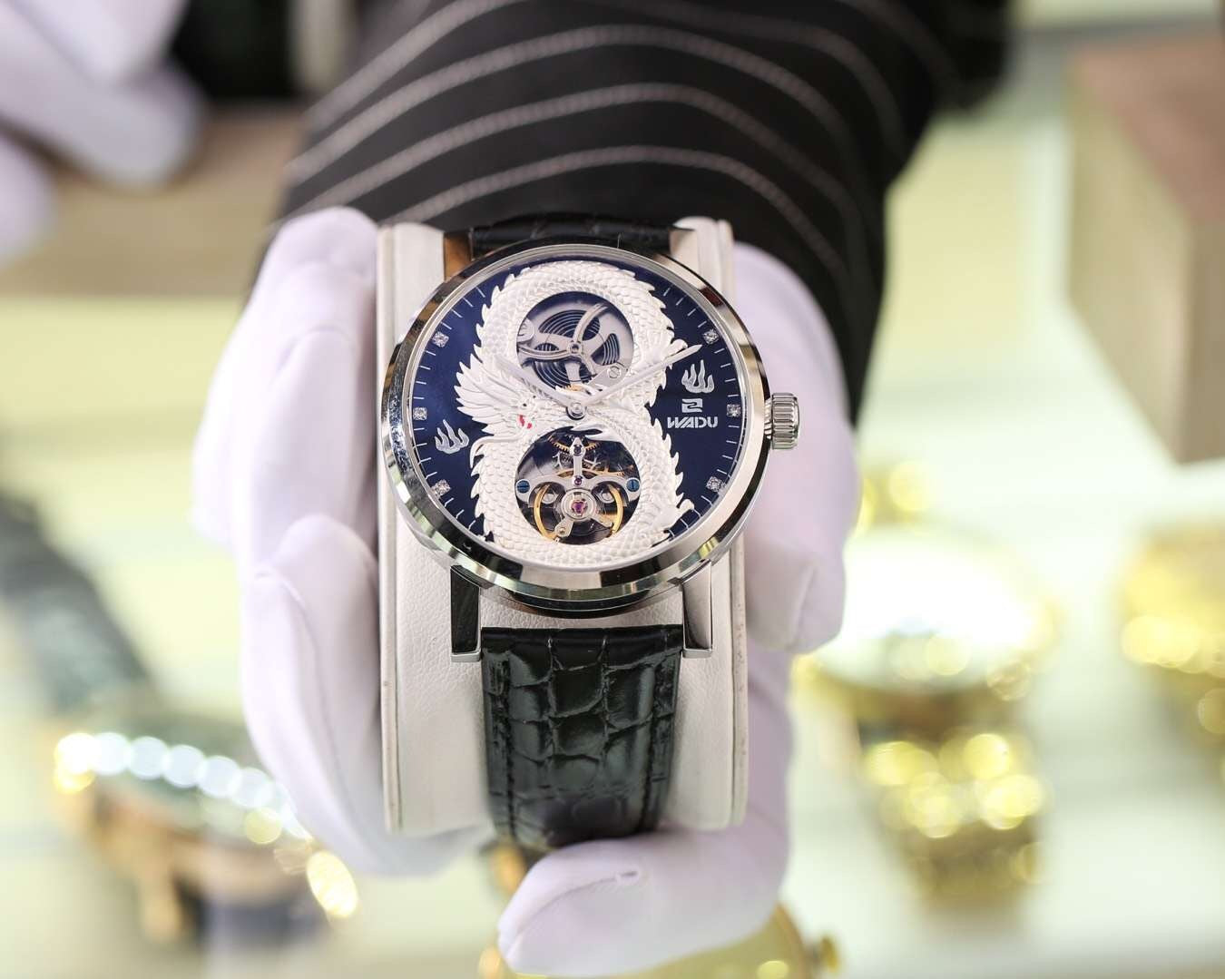 Casual Vintage Dragon Carving Square Flywheel Manual Mechanical  Watch