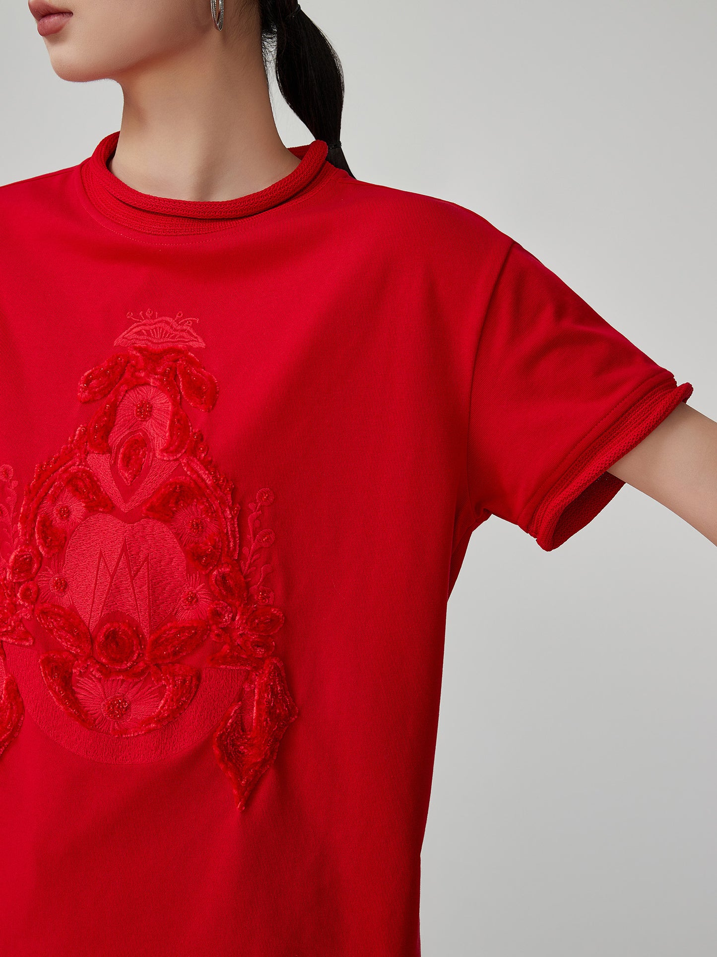 New modern Style Red Embroidery Curling Shoulder T-shirt For Women