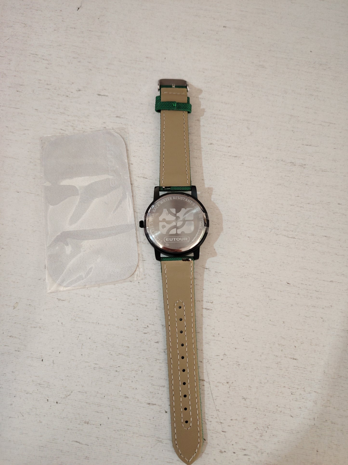 Simple and stylish ball magnet watch