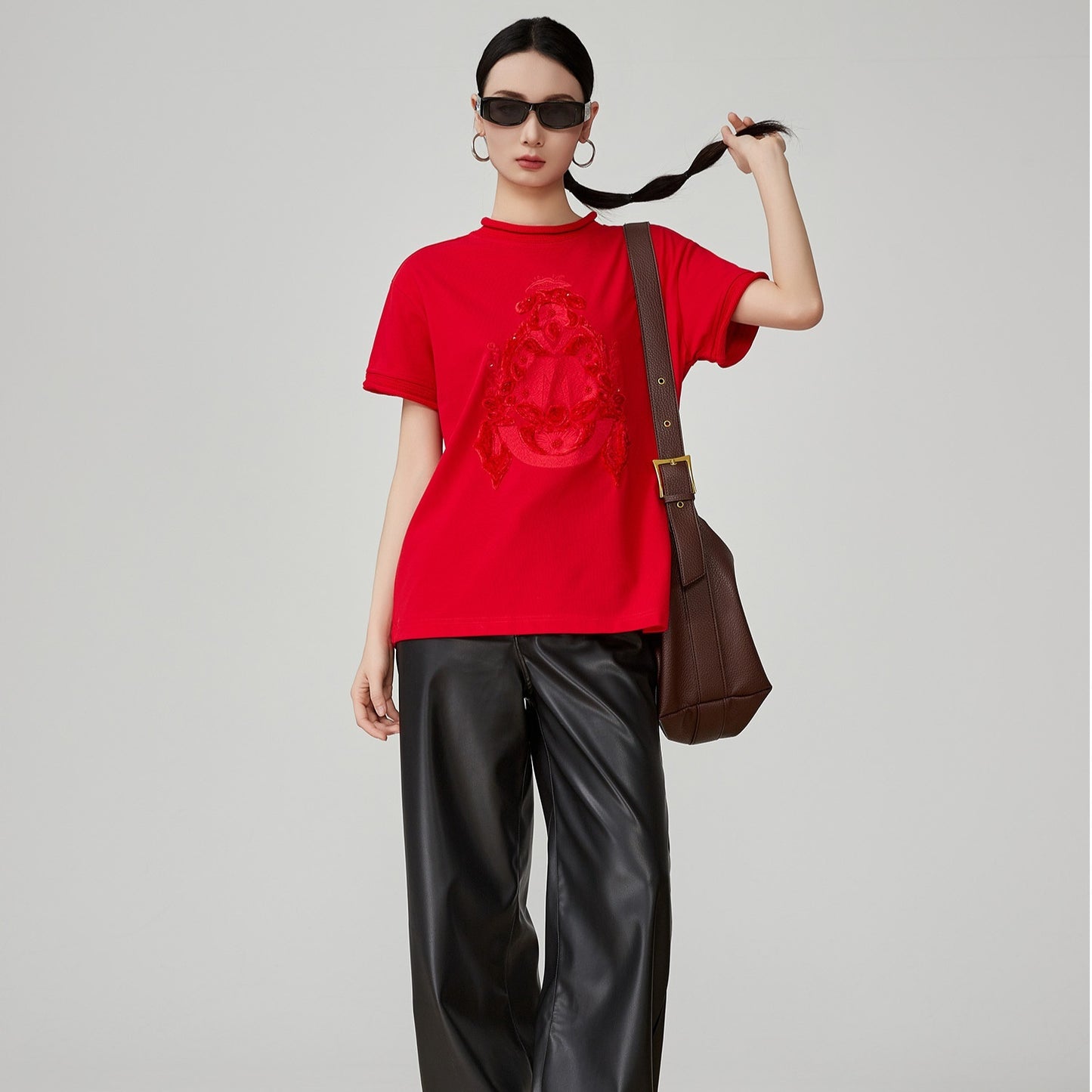 New modern Style Red Embroidery Curling Shoulder T-shirt For Women