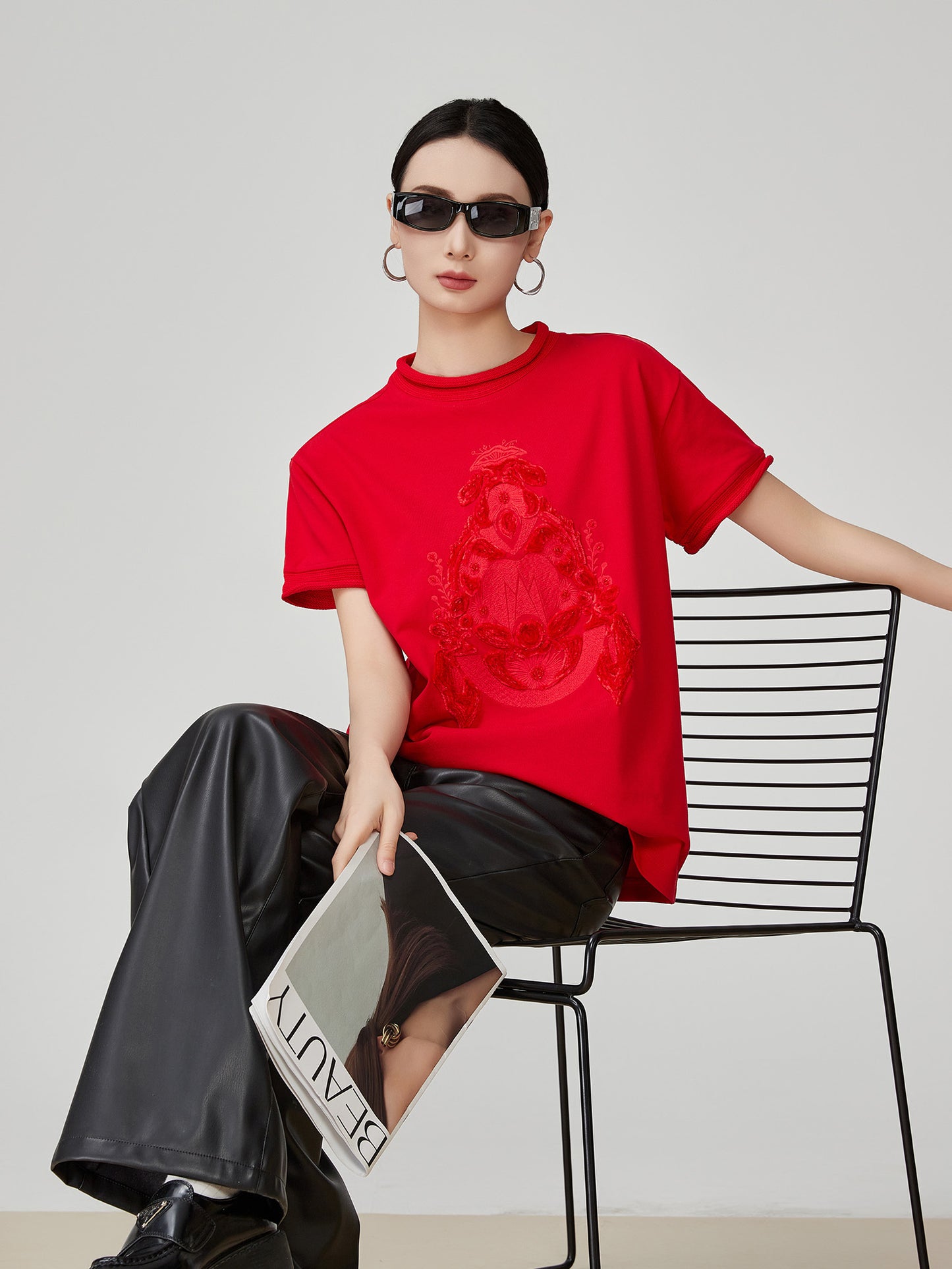 New modern Style Red Embroidery Curling Shoulder T-shirt For Women