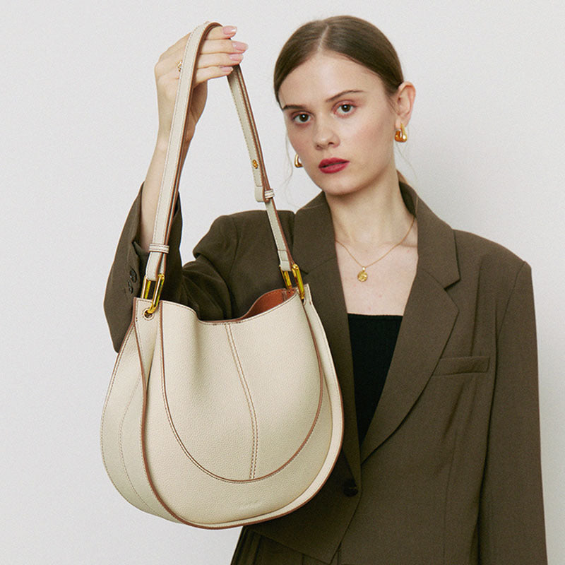 Curved Saddle Shoulder Bag in First-Layer Cowhide