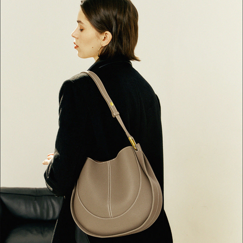 Curved Saddle Shoulder Bag in First-Layer Cowhide