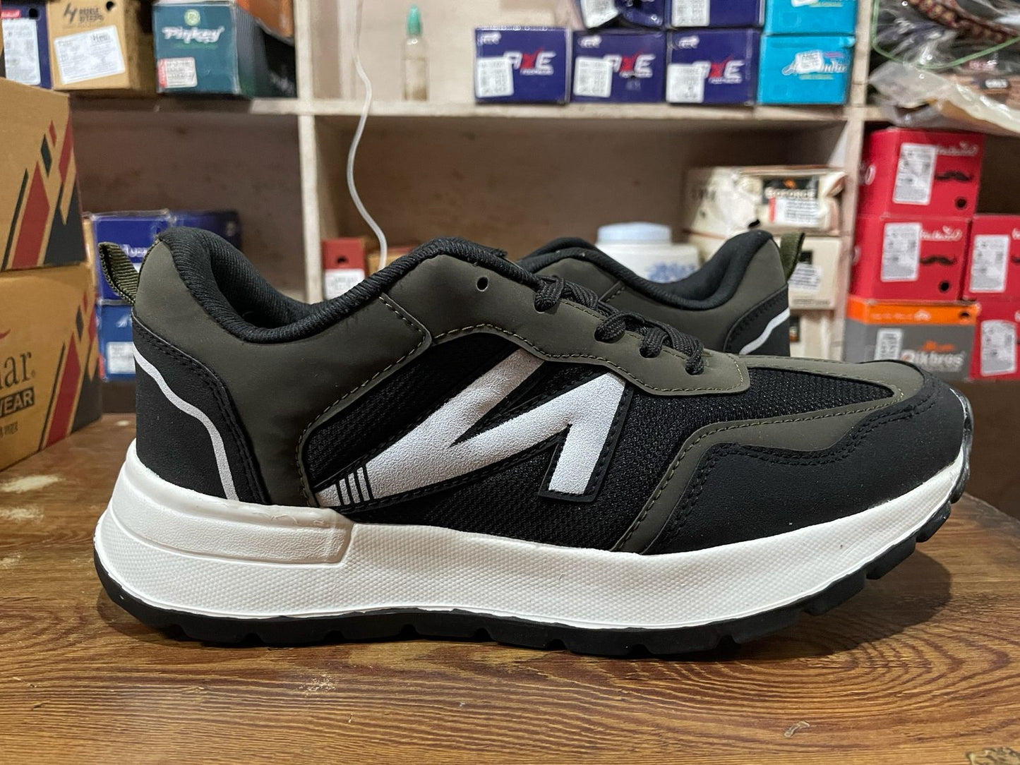 Premium every day sports shoes