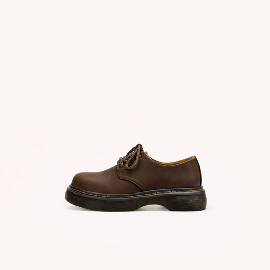 Cowhide Leather Low Shoe with Structured Sole