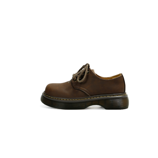 Cowhide Leather Low Shoe with Structured Sole